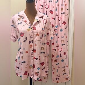 Cozy Sleep Set with Fashion Motif  Print Short Sleeves & Full length Bottoms